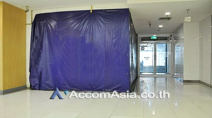  2  Retail / Showroom For Rent in Silom ,Bangkok BTS Sala Daeng - MRT Silom at United Center AA13541